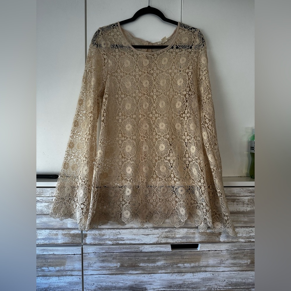 🌼 Double Zero Beige Crochet Lace Bell Sleeve Tunic Top Size L Button Back NWOT